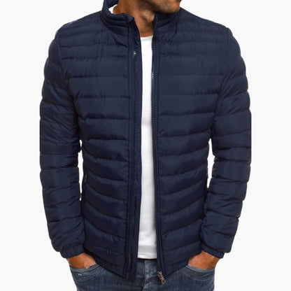 La chaqueta Mitchel — sofisticación ligera para el preverano y más allá.