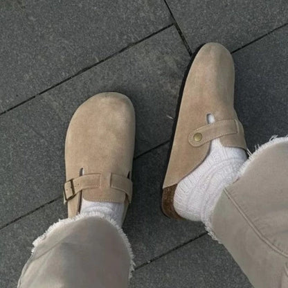 Rosie – Halvåbne Slip-On Tøfler med Justerbar Spænde