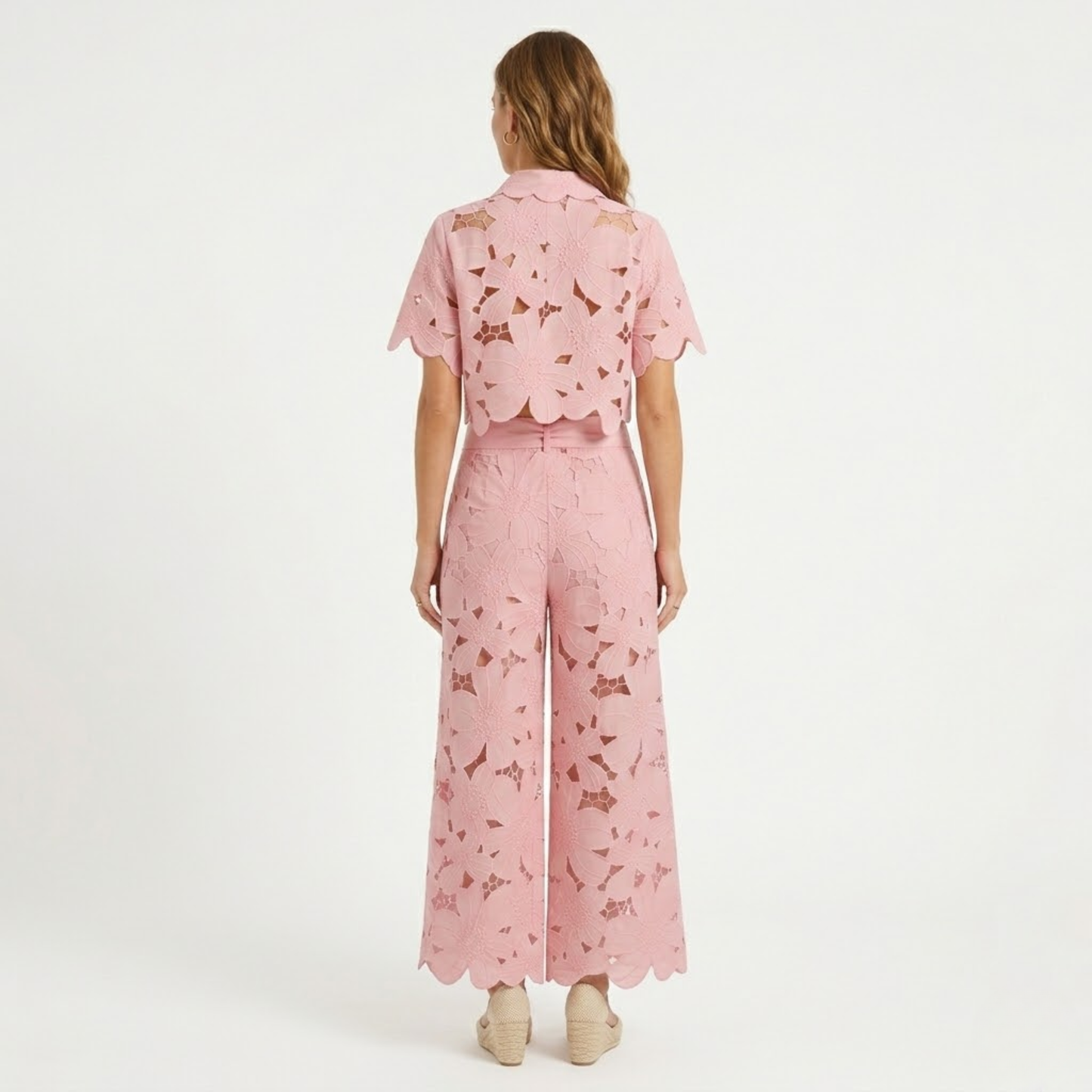 Ensemble Deux Pièces Femme avec Haut Court en Dentelle et Pantalon Large
