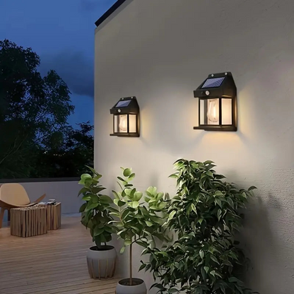 LumiGlow - Vejrbestandig solcelle-væglampe med bevægelsesdetektering | 1+1 Gratis