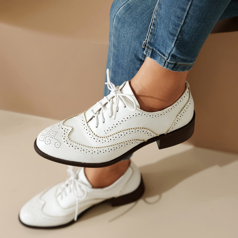 Mireya - Pointed toe shoes with lace up closure