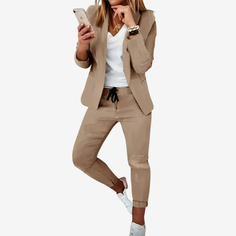 Livia – Ensemble deux pièces avec blazer et pantalon à cordon de serrage
