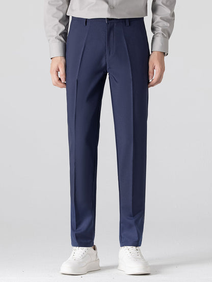Schlanke Slim-Fit-Hose mit konisch zulaufendem Bein für einen modernen, geradlinigen Look