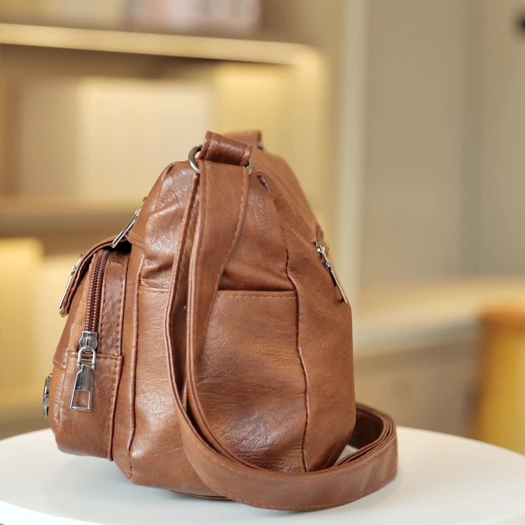 Scout - Multi-Pocket Leather Crossbody Bag