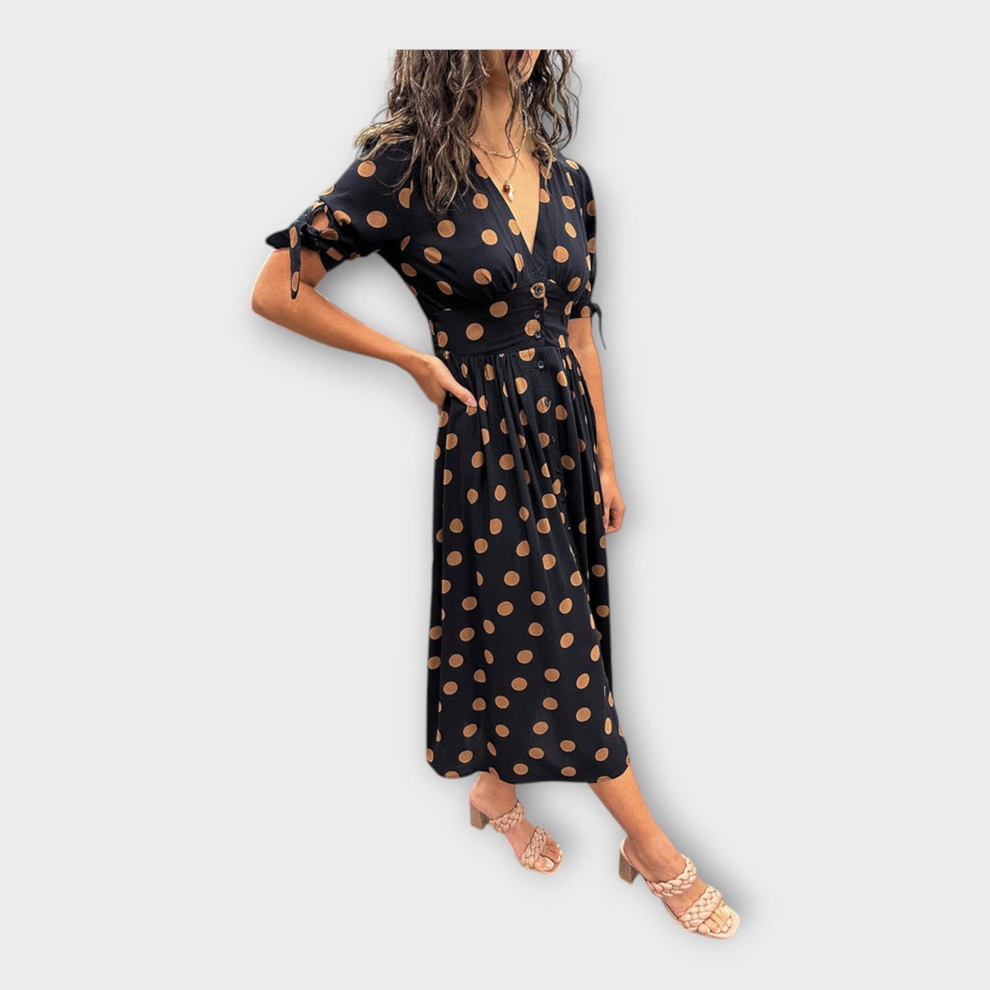 Adéla – Elegantní Šaty s Puntíky