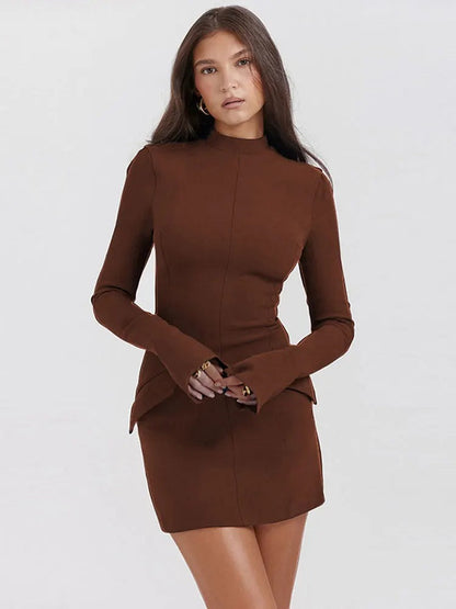 Lisa Robe Courte Femme – Coupe Cintrée, Manches Longues Évasées & Col Montant Chic