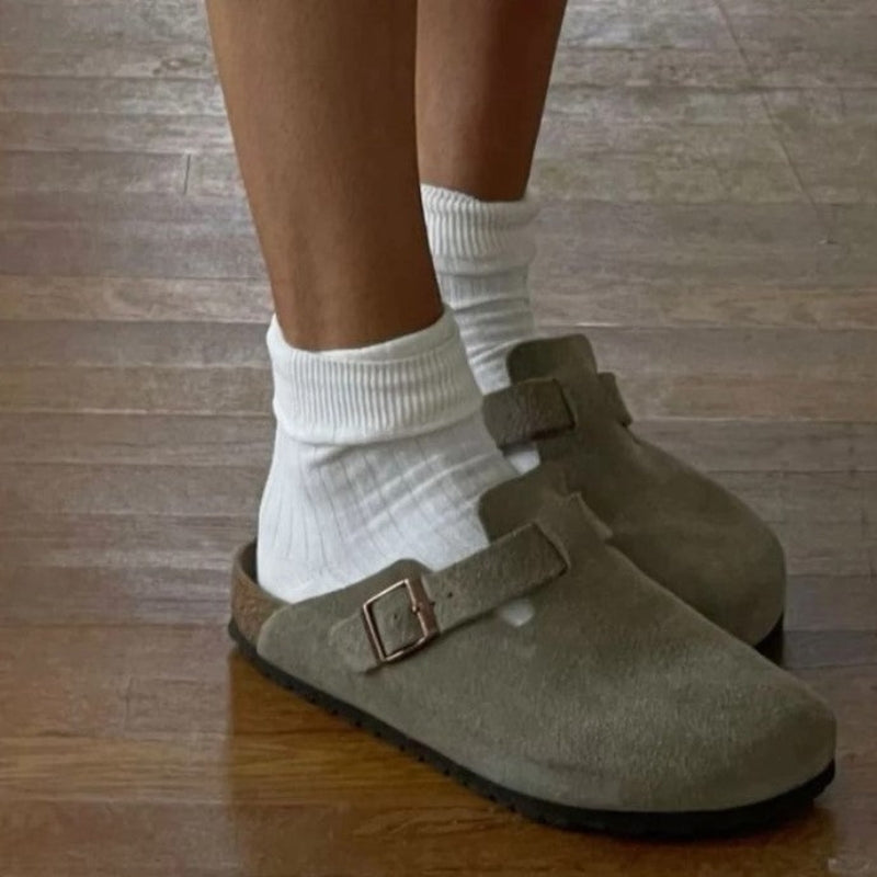 Rosie – Halvåbne Slip-On Tøfler med Justerbar Spænde
