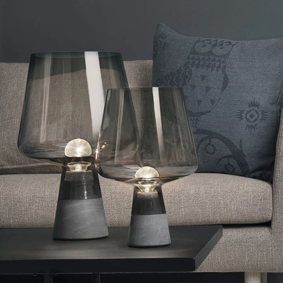 Industrielle Tischlampe | Handgefertigt & Robust | Warmes Licht | Glas & Stein