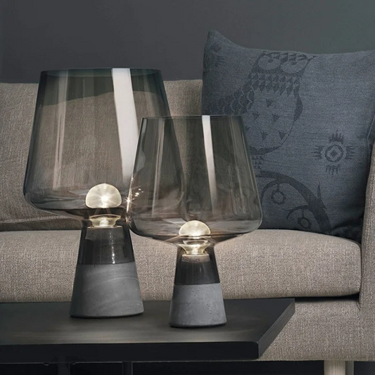 Industrielle Tischlampe | Handgefertigt & Robust | Warmes Licht | Glas & Stein