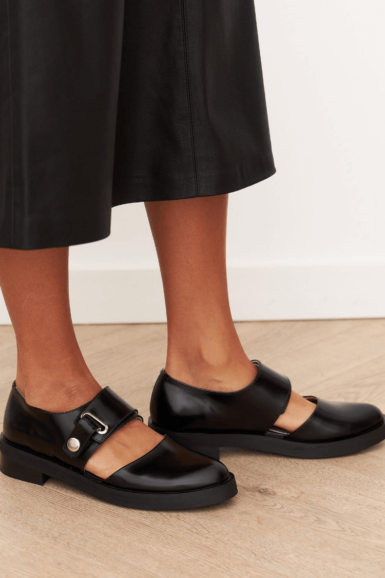Mocassins Noirs Femme à Boucle – Chaussures Couvertes Chic et Confortables
