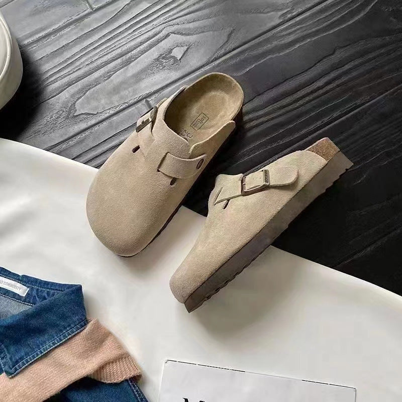 Chanclas francesas de estilo retro, confeccionadas en piel auténtica y con la punta cerrada.