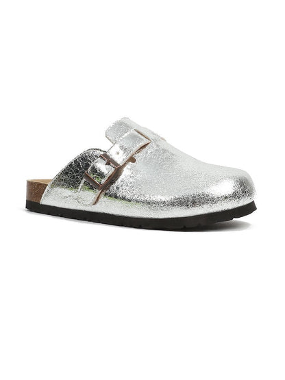 Chanclas francesas de estilo retro, confeccionadas en piel auténtica y con la punta cerrada.