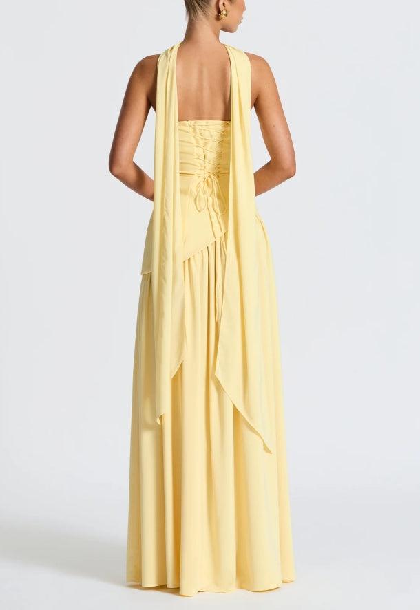 Long strapless dress with slit and elegant ribbon