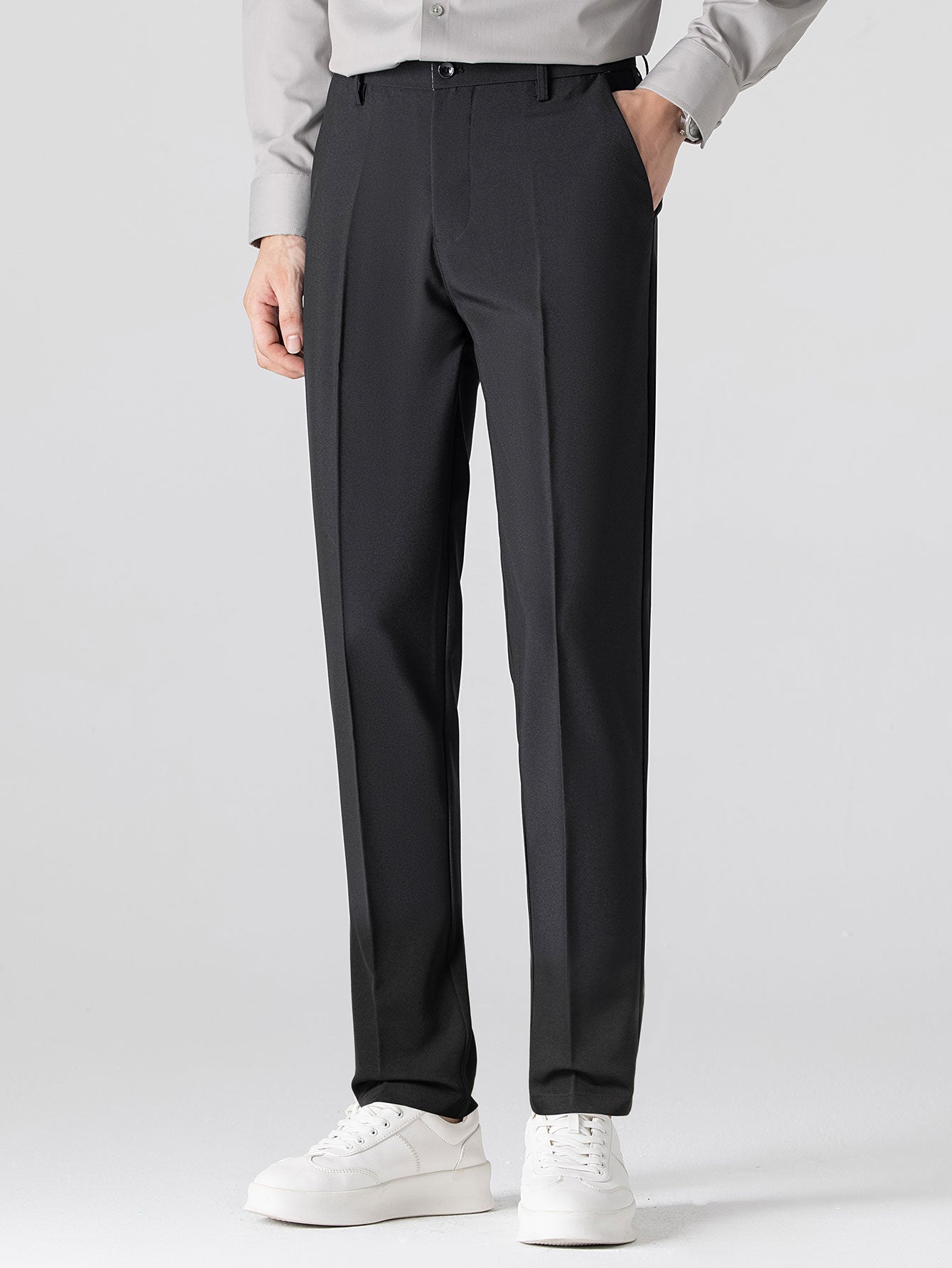 Schlanke Slim-Fit-Hose mit konisch zulaufendem Bein für einen modernen, geradlinigen Look