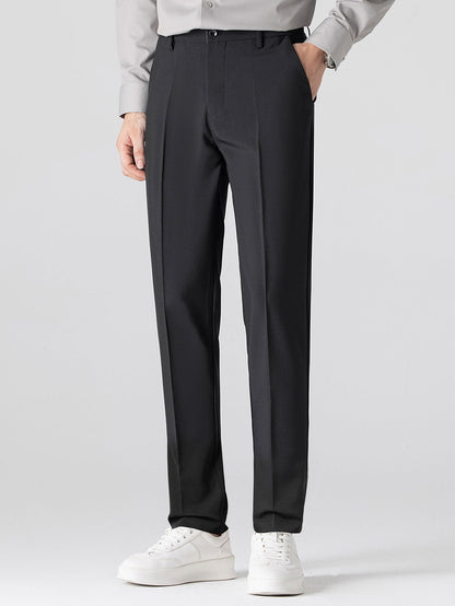 Schlanke Slim-Fit-Hose mit konisch zulaufendem Bein für einen modernen, geradlinigen Look