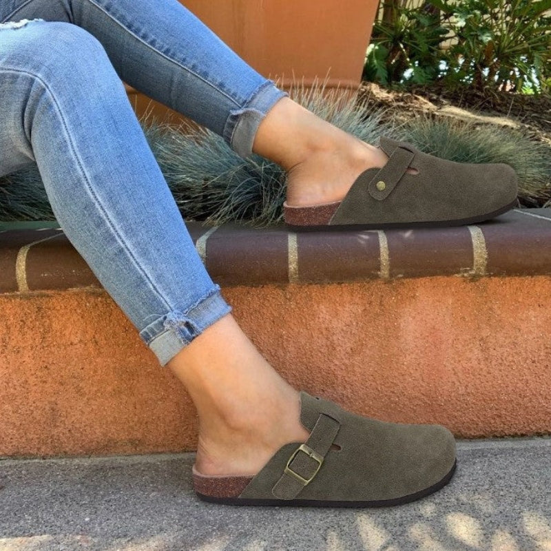 Rosie – Halvåbne Slip-On Tøfler med Justerbar Spænde