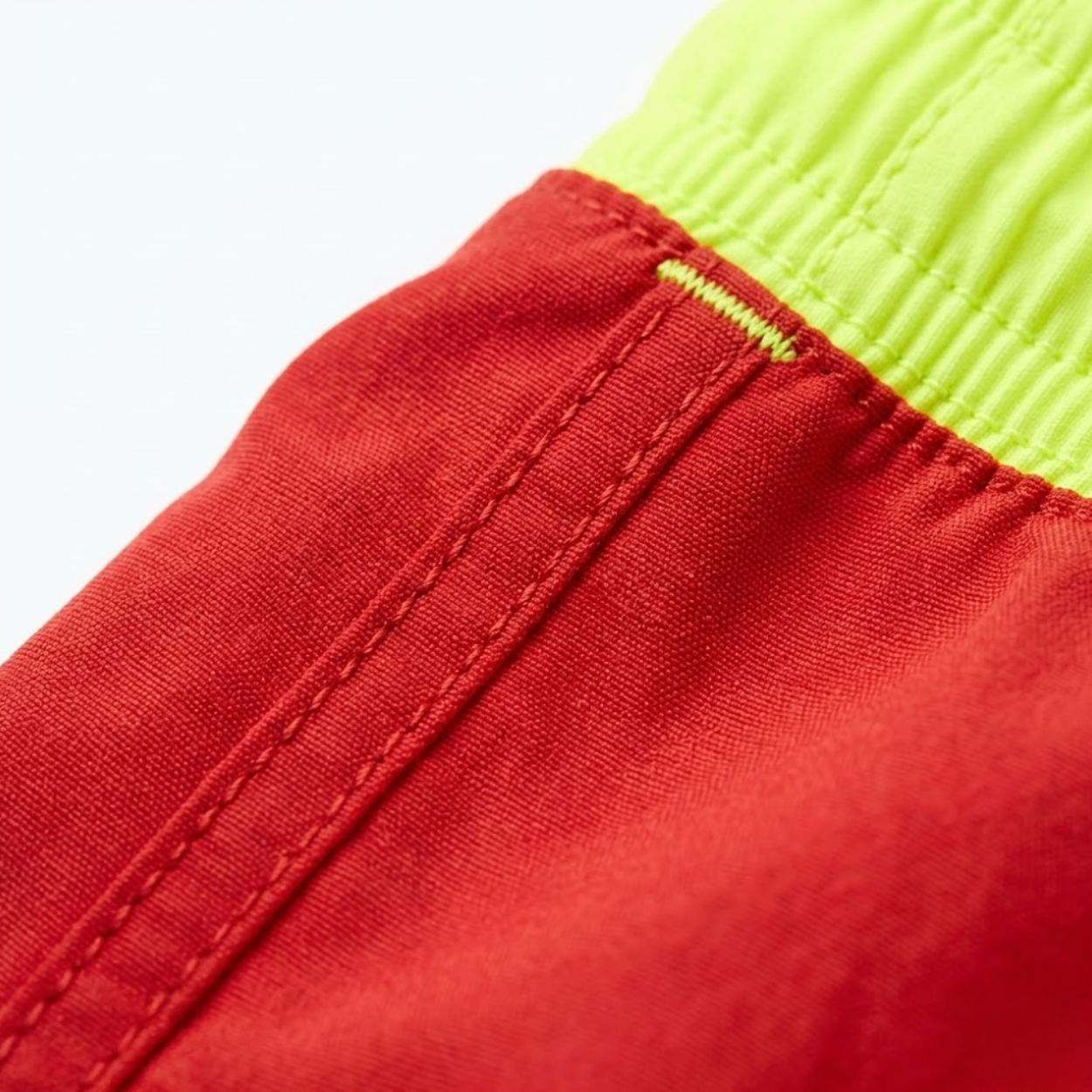 Maillot de Bain à Séchage Rapide pour Hommes avec Poches Zippées et Doublure en Filet