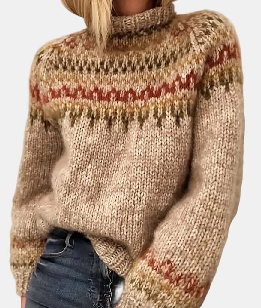 Pull en laine tricoté à motifs nordiques, col roulé, manches longues, tons beige et marron, style automne-hiver, mode femme tendance.