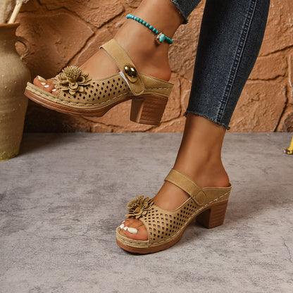 Dissie | Orthopädische Sandalen mit Absatz und Blütenapplikation