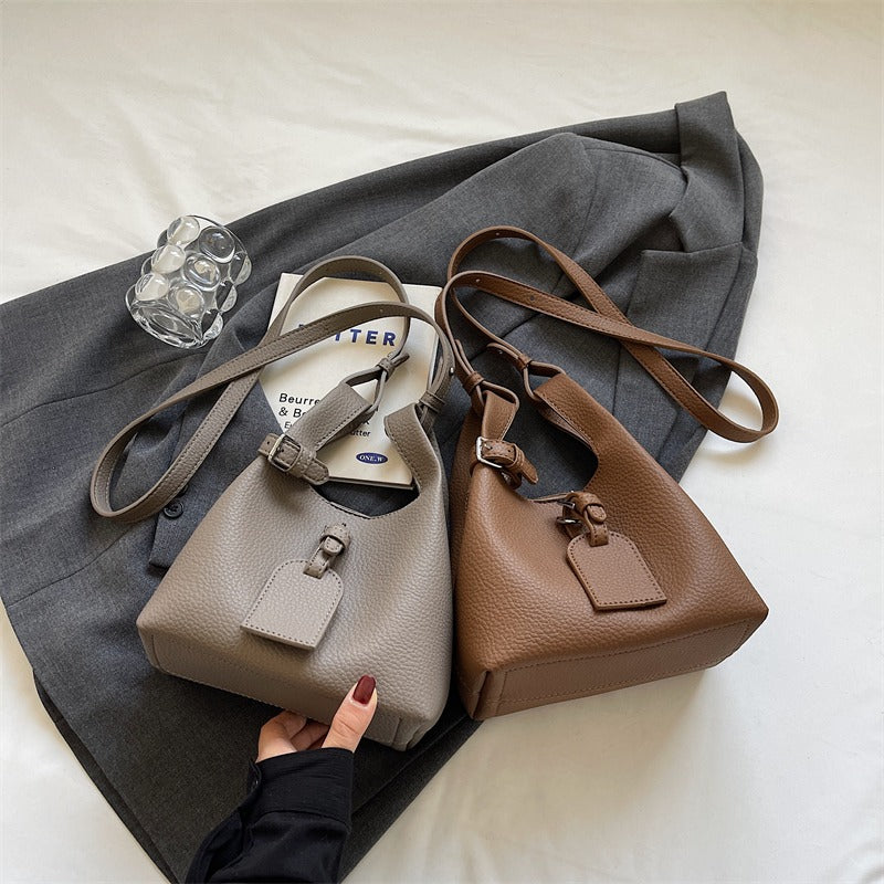 Vegane Leder Mini-Beuteltasche mit verstellbarem Riemen