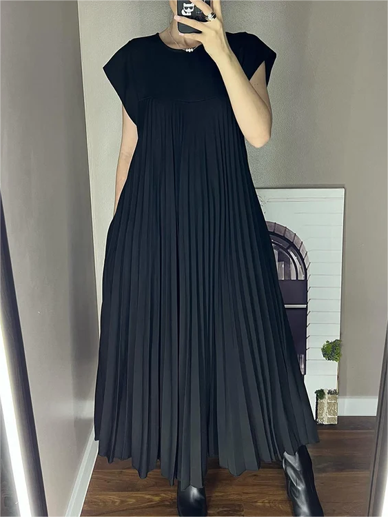 Ashna | Plissiertes ärmelloses Kleid in minimalistischer Eleganz