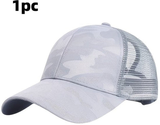 Grijs camouflage baseball pet dames – mesh trucker pet met gebogen klep en ponytail opening – verstelbare snapback cap met camouflage patroon – ademende dames pet voor casual en outdoor gebruik