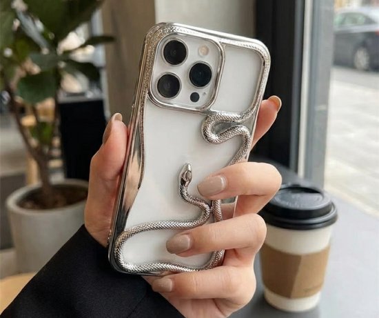 8721438308903 Zilverkleurig transparant telefoon hoesje geschikt voor iPhone 16 Pro Max – backcover met 3D slang detail, zacht TPU softcase met verhoogde rand en elektroplating afwerking