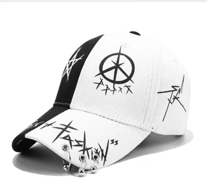 Zwart wit patchwork graffiti baseball pet dames en heren – cap met print, metalen ringen en gebogen klep – verstelbare hip hop baseball pet met streetwear design – casual pet maat 54-60 cm