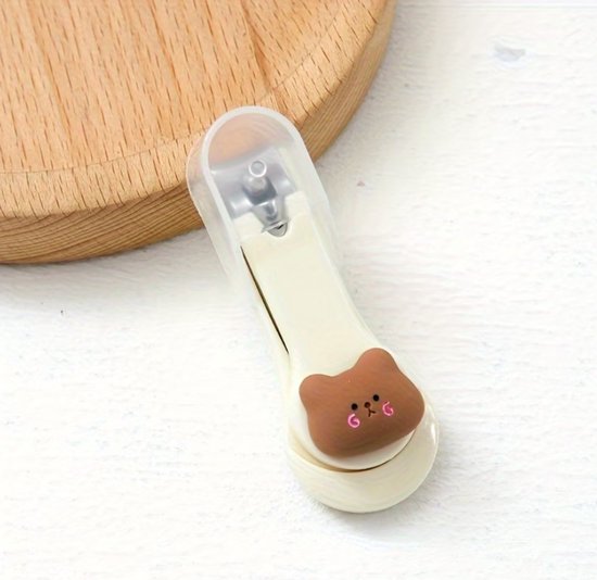 Beige mini nagelknipper nagel tang voor dames en heren met beer design compacte nagelclipper met beschermkap draagbare manicure tool