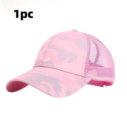 Roze camouflage baseball pet dames – mesh trucker pet met gebogen klep en ponytail opening – verstelbare snapback cap met camouflage patroon – ademende dames pet voor casual en outdoor gebruik
