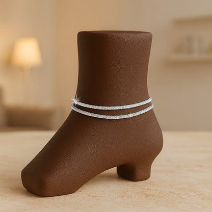 8721438304400 Zilverkleurig enkelbandje voor dames – dubbele laag – minimalistisch enkel sieraad – glanzend metaal – elegante enkelketting voor zomer en strand