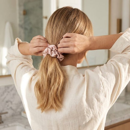 Set van 6 scrunchies dames – zachte stof haar elastiekjes – rimpel design – diverse neutrale kleuren – geschikt voor dagelijks gebruik – 6 stuks