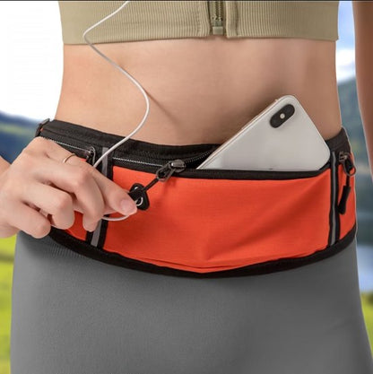 Grijze sport heuptas unisex running belt verstelbare hardloop heuptas met ritsvakken reflecterende strepen en kliksluiting tailleband geschikt voor telefoon sleutels pasjes en kleine accessoires voor hardlopen fitness wandelen