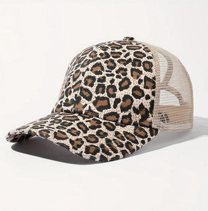 Beige bruin zwart luipaardprint baseball pet dames – mesh trucker pet met gebogen klep en luipaard patroon – dames cap met ademende mesh achterkant – streetwear stijl pet met dierenprint