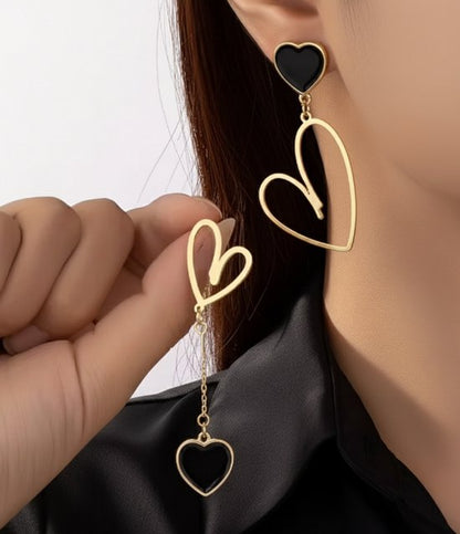 Goudkleurige oorhangers oorbellen met zwart hart design voor dames – asymmetrische statement oorbellen