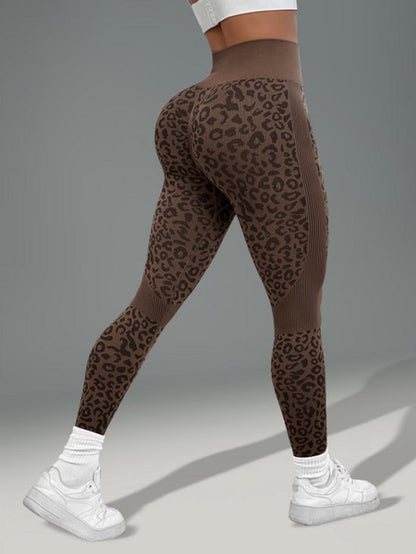 Koffie bruin sport legging dames – high waist fitness legging met luipaardprint – elastische yoga legging met aansluitende pasvorm – sport broek voor fitness yoga training en hardlopen – maat M