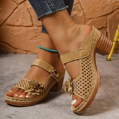 Dissie | Orthopädische Sandalen mit Absatz und Blütenapplikation