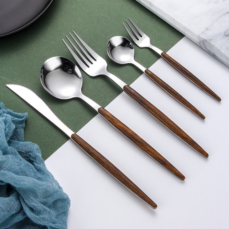 Edelstahl-Besteckset mit Holzgriff – WoodCraft