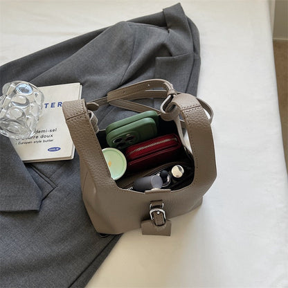 Vegane Leder Mini-Beuteltasche mit verstellbarem Riemen