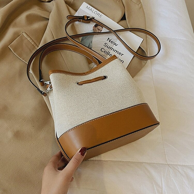 Canvas-Eimer-Tasche mit veganem Lederbesatz und Kordelverschluss