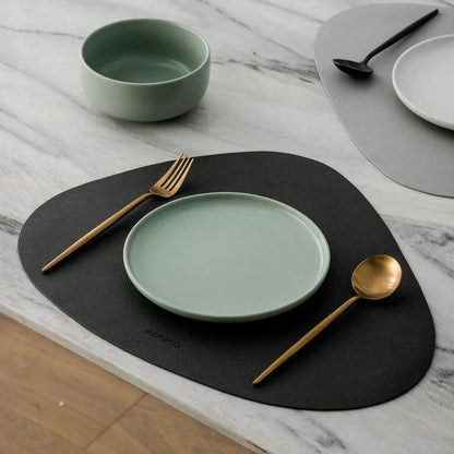 Minimalistisches Edelstahl-Besteckset mit mattem Finish