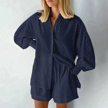 Savannah – Tweedelige set met een shirt met lange mouwen en een short met hoge taille