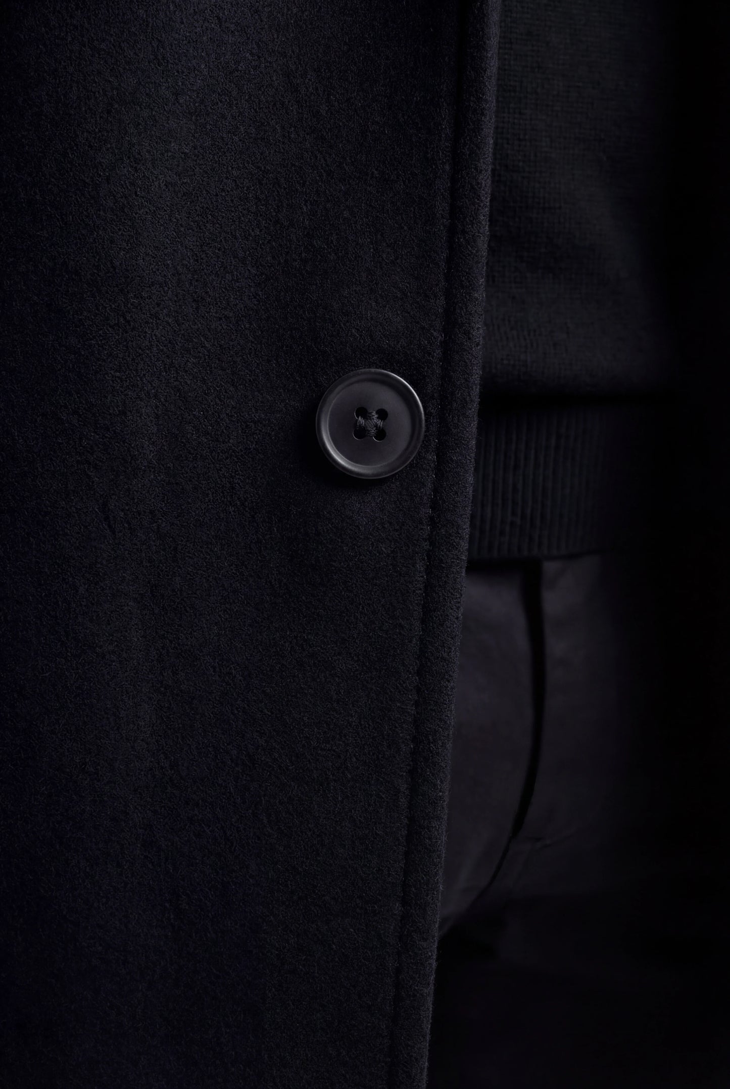 Herre enkeltradet sort frakke med revers og knaplukning - Coat - Valmont Wear