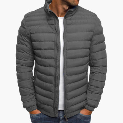 La chaqueta Mitchel — sofisticación ligera para el preverano y más allá.