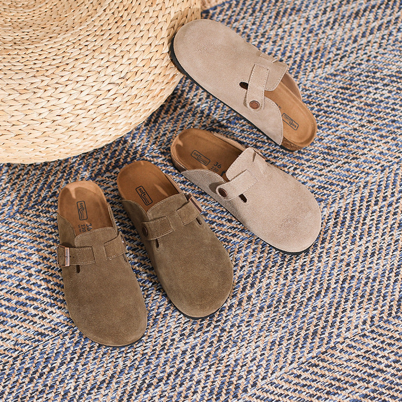 Chanclas francesas de estilo retro, confeccionadas en piel auténtica y con la punta cerrada.
