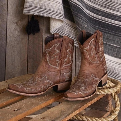 Embroidered cowboy boots made of leather – Dakota autumn edition