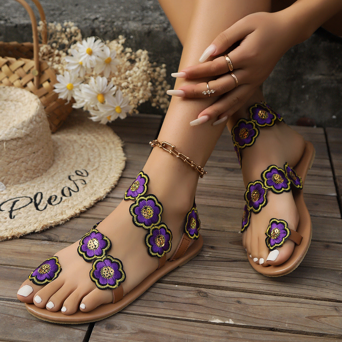 Ethnic Style Flowers Flat Sandals Casual Clip Toe Beach Shoes For Women