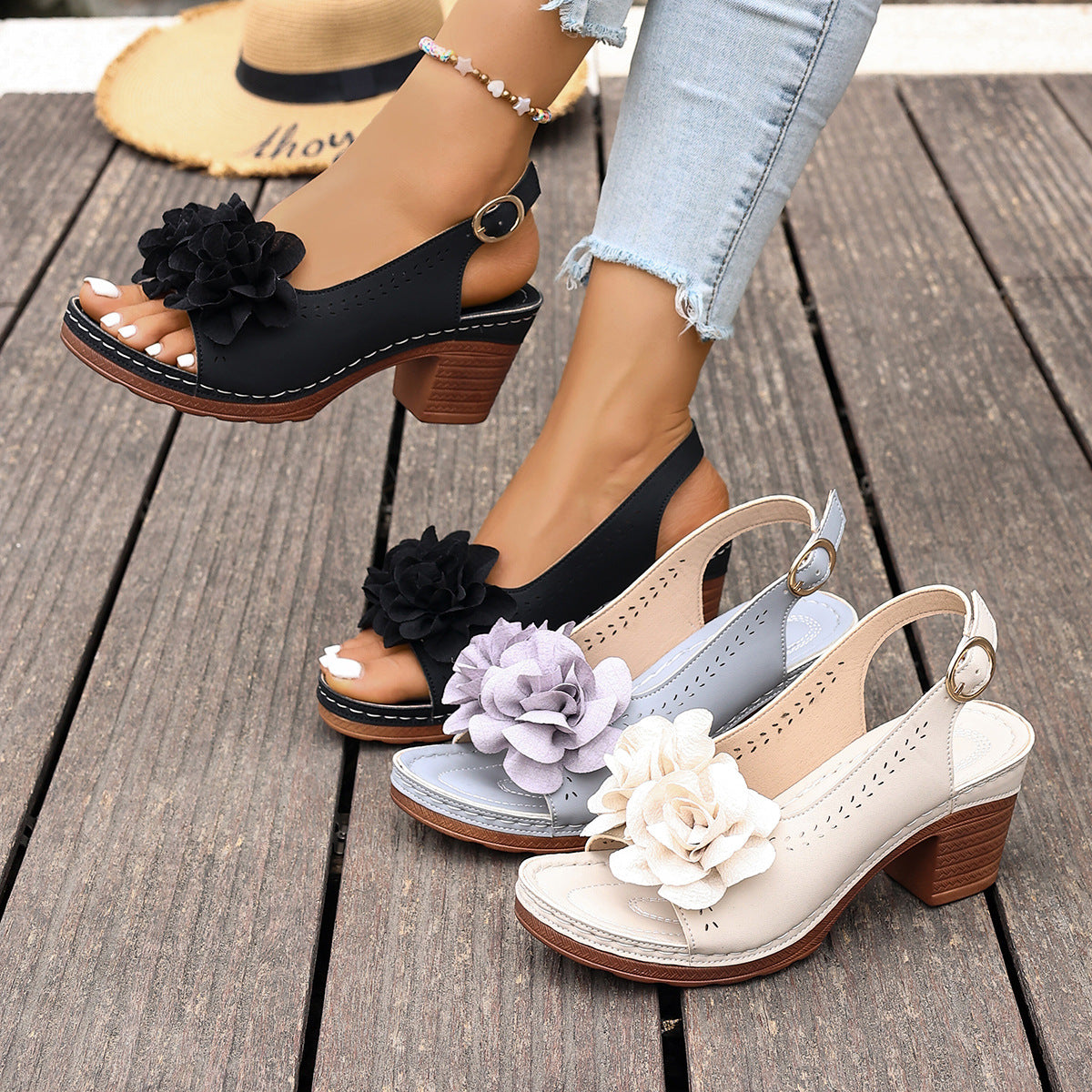 Laiva | Sandalen mit Blütenapplikation und Blockabsatz
