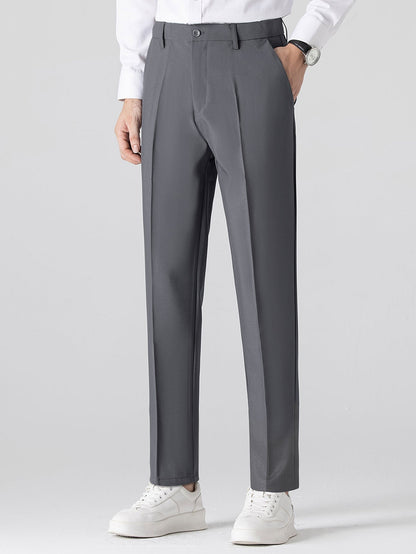 Schlanke Slim-Fit-Hose mit konisch zulaufendem Bein für einen modernen, geradlinigen Look
