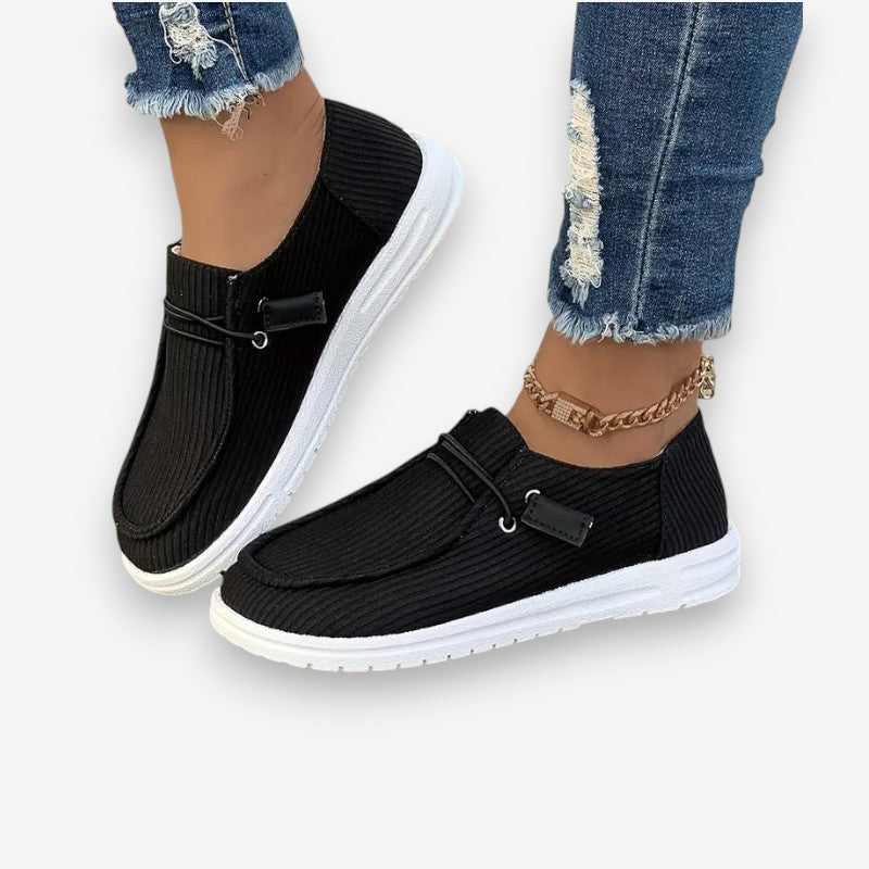 Alina – Round Toe Shoes with Ribbed Detail